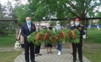 «Торжественное возложение цветов к мемориалу»